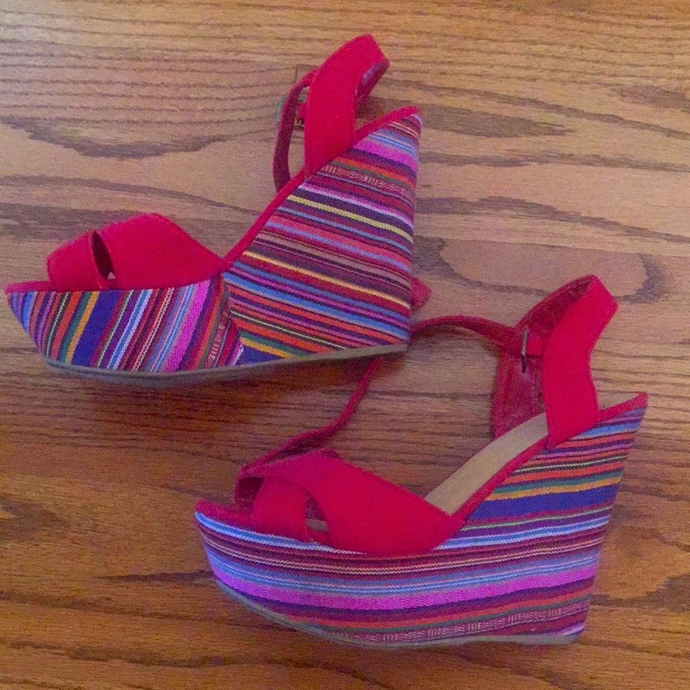 Adorable Red Sandal Wedges - Picture 1 of 2